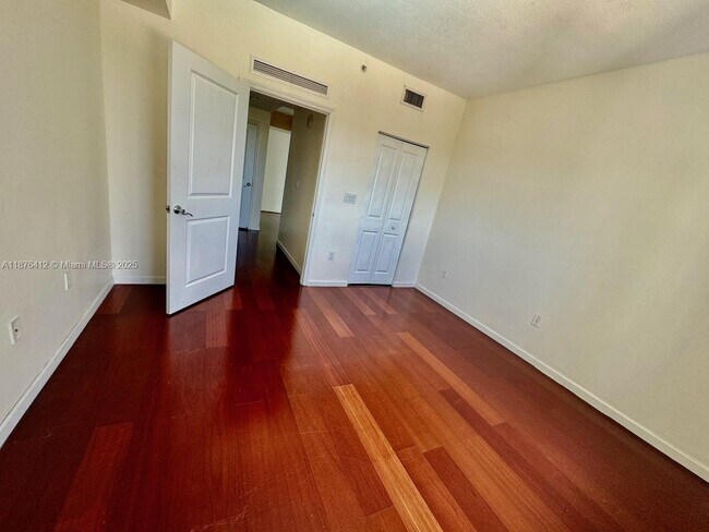 Building Photo - 7900 Harbor Island Dr