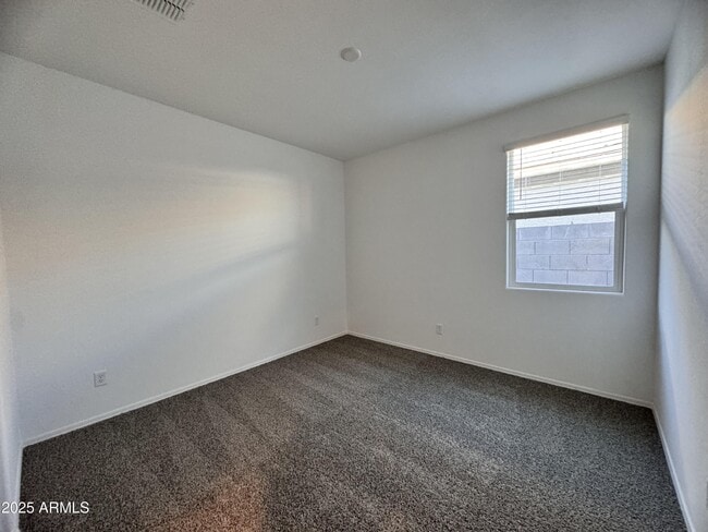 Building Photo - 1137 W Chimes Tower Dr