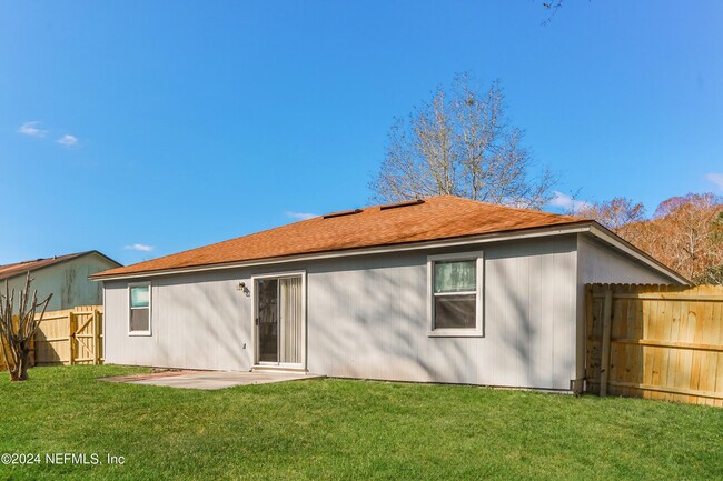 Building Photo - 1597 Twin Oak Dr W