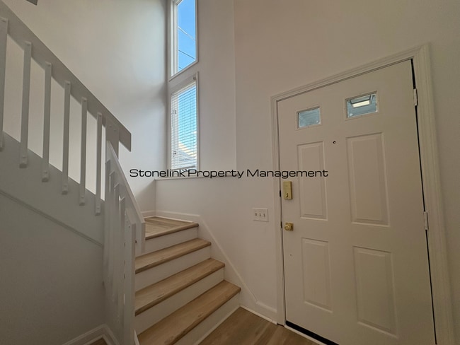 Building Photo - Fully Redesigned Townhouse Style Condo For Rent in Desirable Louisquisset Community!