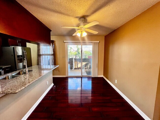 Building Photo - 2 bedroom 2 bathroom condo blocks from the Virginia Beach Oceanfront.