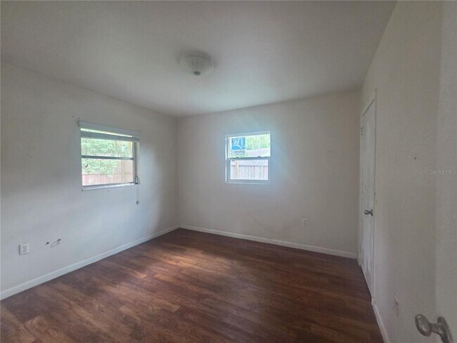 Building Photo - 572 BELL