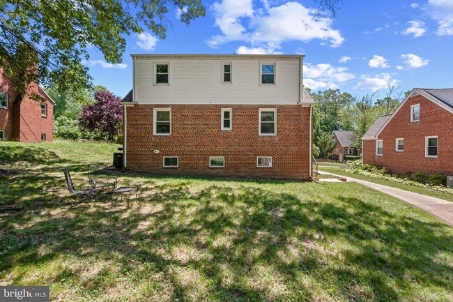 Building Photo - 9110 Autoville Dr