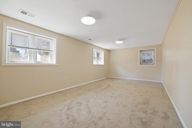 Building Photo - 1032 Pinecrest Dr