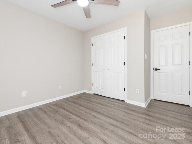 Building Photo - 6211 Rosebriar Ln