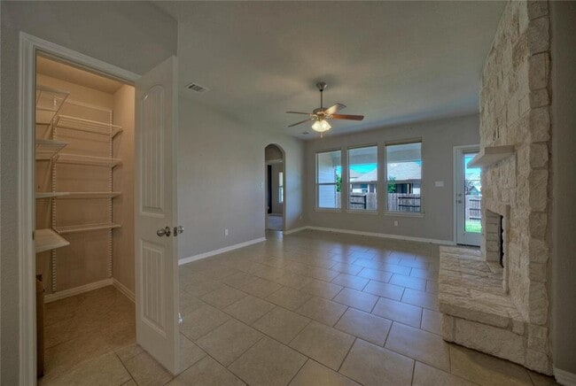 Building Photo - 18413 Falcon Pointe Blvd