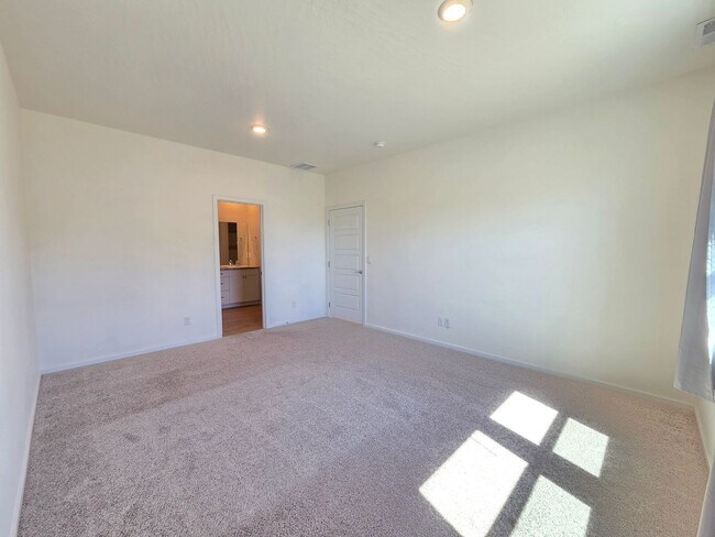 Building Photo - 5711 W Georgetown Ln