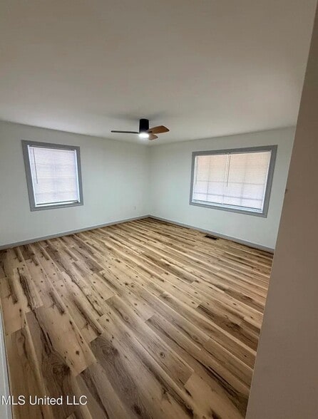 Building Photo - 4352 Ridgewood Cir
