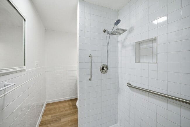 Building Photo - Spacious Updated 4-Bedroom Home in Quiet N...