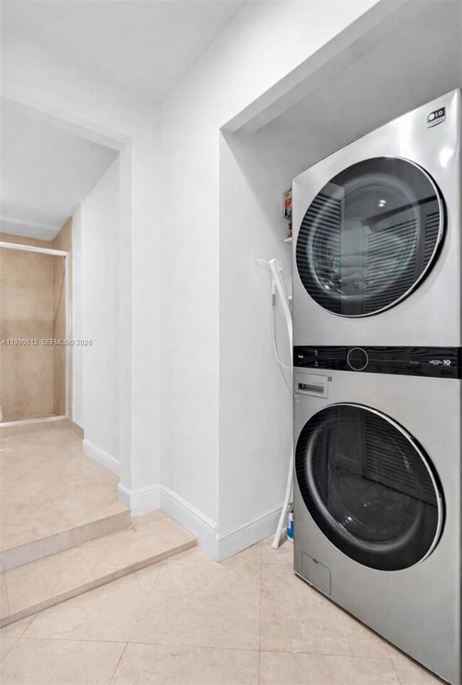 Building Photo - 781 Crandon Blvd