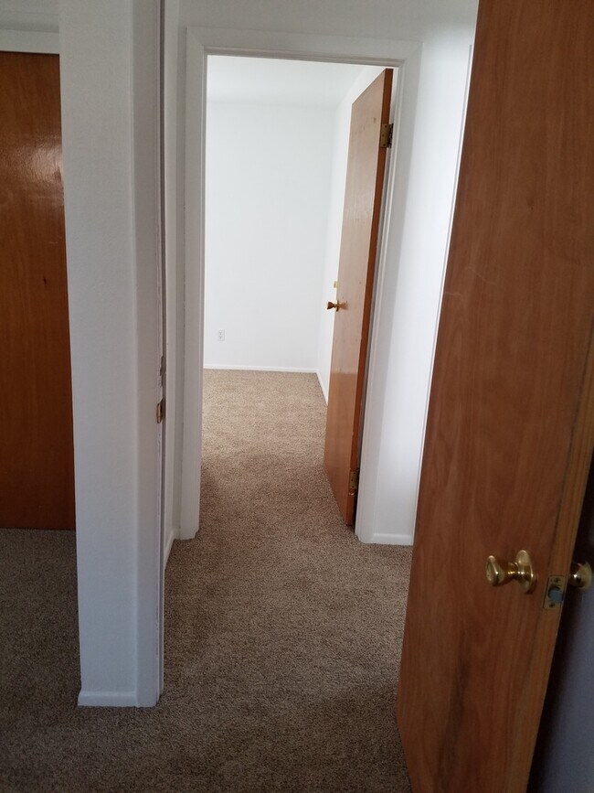 Building Photo - Triplex in Lafayette - 2 Bedroom 1 Bath End Unit
