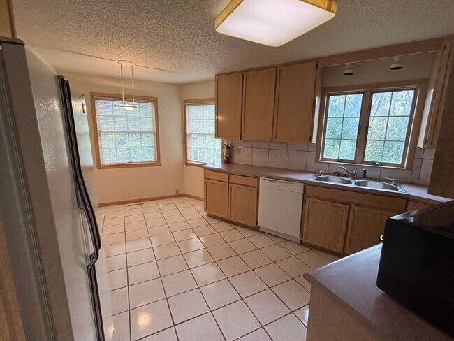 Building Photo - 154-154 Cayman St