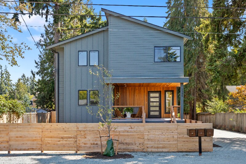 Building Photo - 2349 NE 127th St