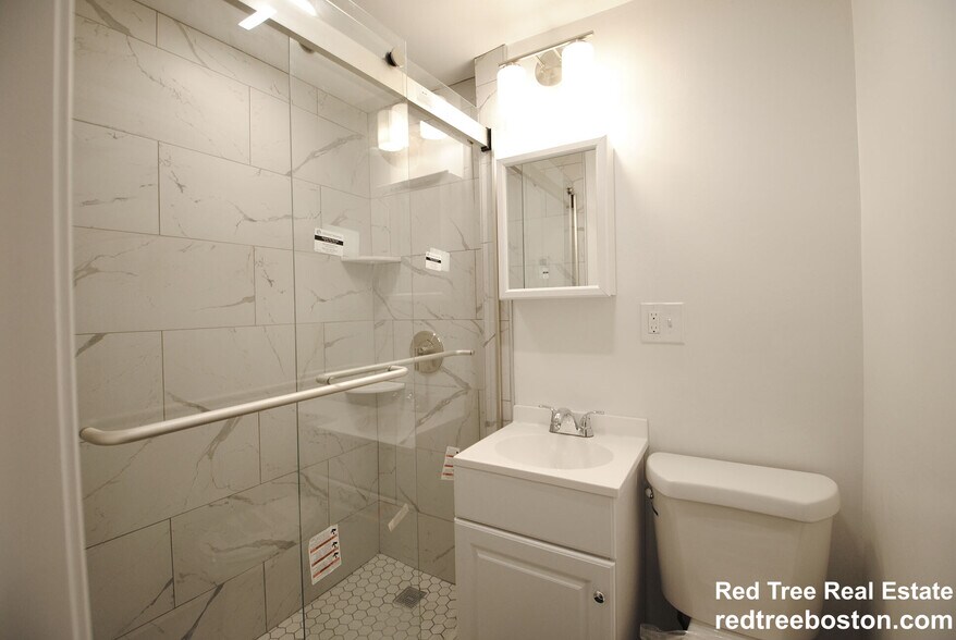 Building Photo - 270 Newbury St