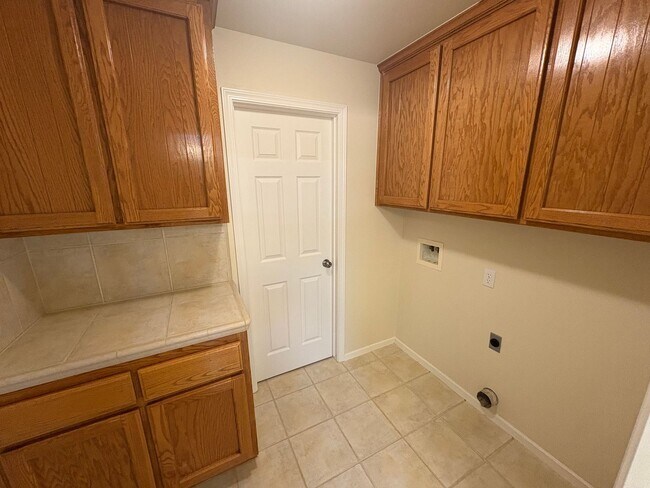 Building Photo - PRIVATE SHOWING ONLY! Immaculate 2 Story Home for Rent in Exeter!