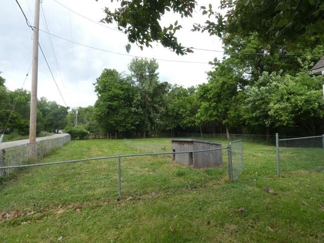 Building Photo - Riverside Home Ready to Lease-4701 N Green Hills Rd
