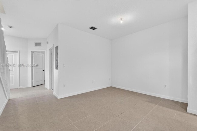 Building Photo - 2650 SE 29th St