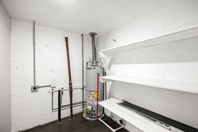 Building Photo - 200 Spencer Dr