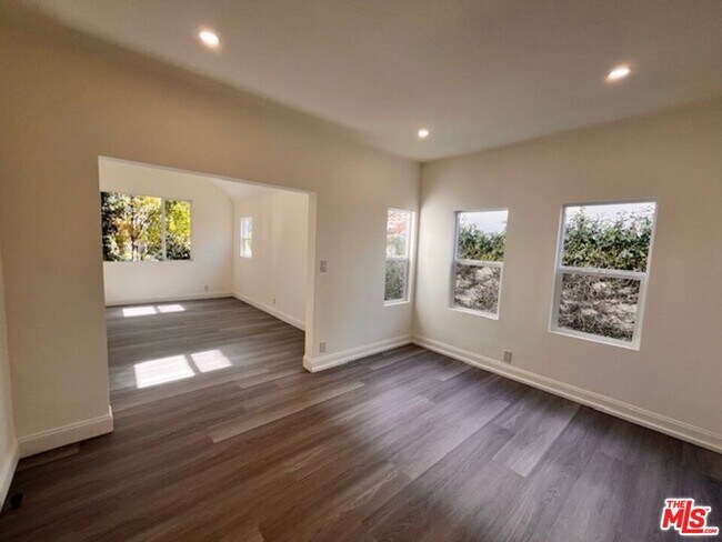 Building Photo - 841 N Kilkea Dr