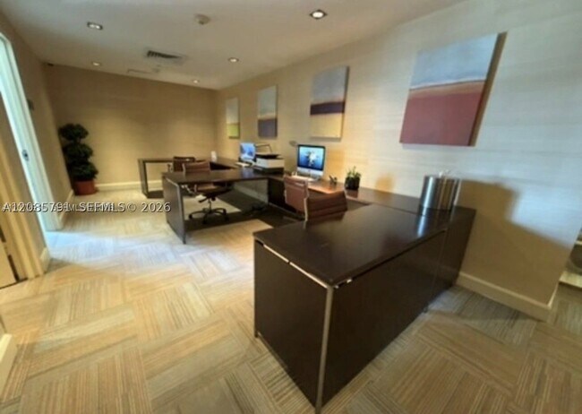 Building Photo - 950 Brickell Bay Dr