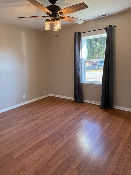 Building Photo - 509 E Mill St