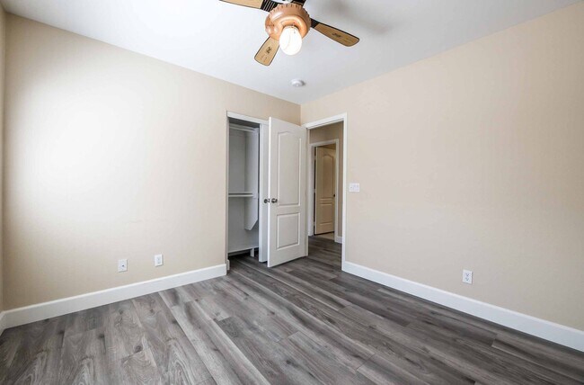 Building Photo - Stunning 5 bed home in Summerlin.