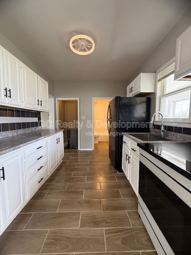 Building Photo - 101 S La Fox St