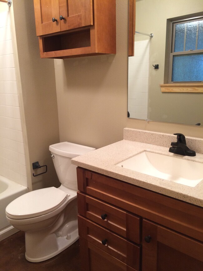 Building Photo - 16623 Bristoe Ave