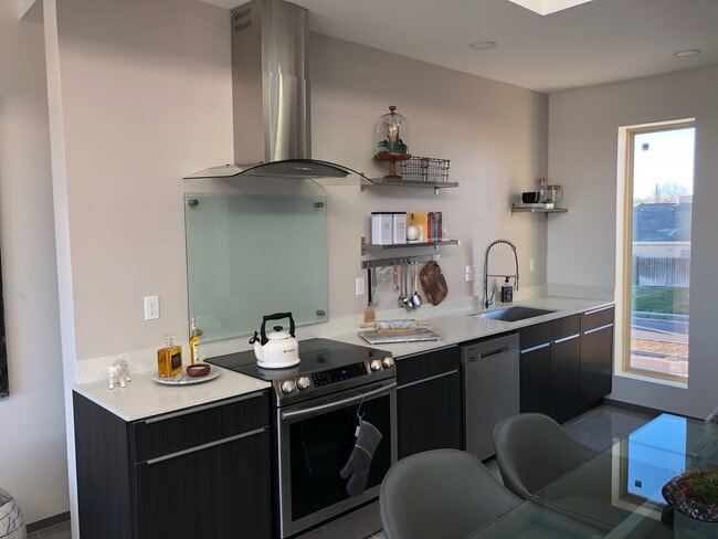 Building Photo - Lakeview Apartments