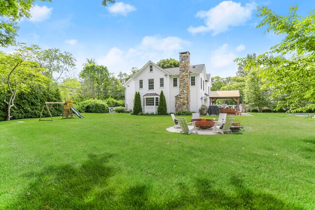 Building Photo - 141 W Norwalk Rd