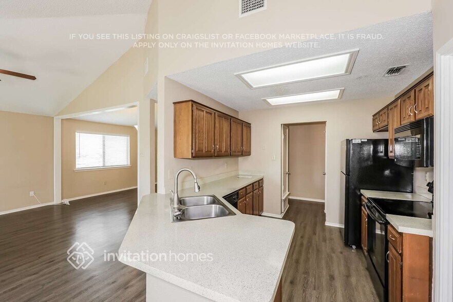 Building Photo - 1741 Canterbury Ln