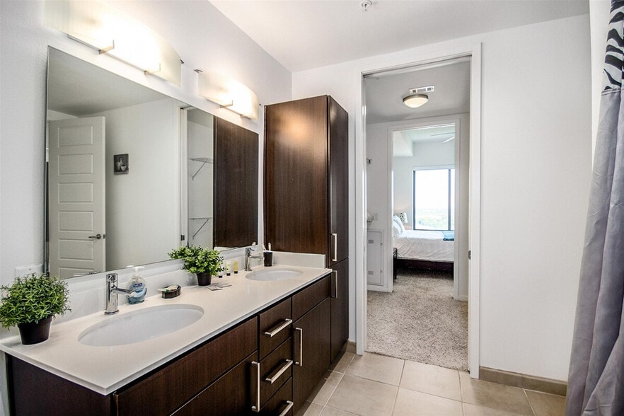 Building Photo - 2002 Holcombe Blvd