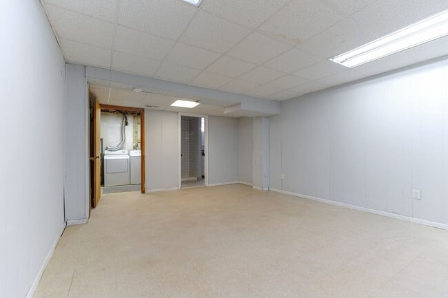 Building Photo - Move in ready 3 bedroom 2.5 Bath in Gaithe...
