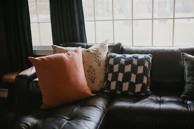 Building Photo - 946 Magnolia St SE