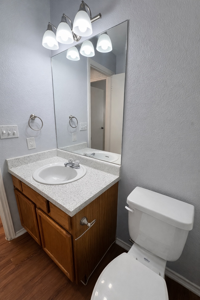 Building Photo - Beautifully Renovated 2 Bedroom Condo in Universal City