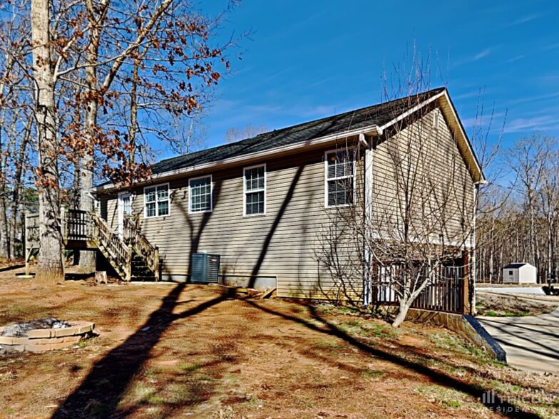 Building Photo - 122 Country Farms Way