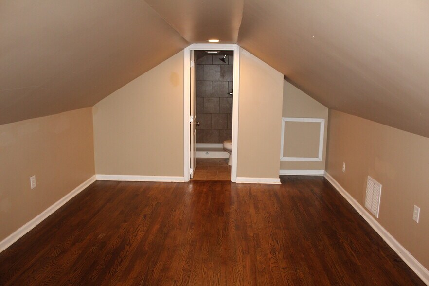 Building Photo - 2124 Ronnie Ave