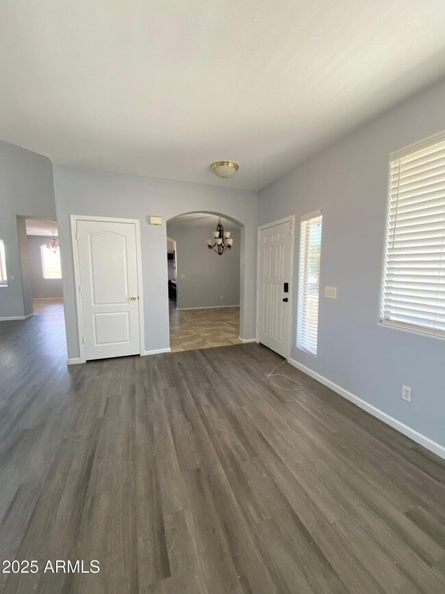 Building Photo - 8402 S 48th Ln