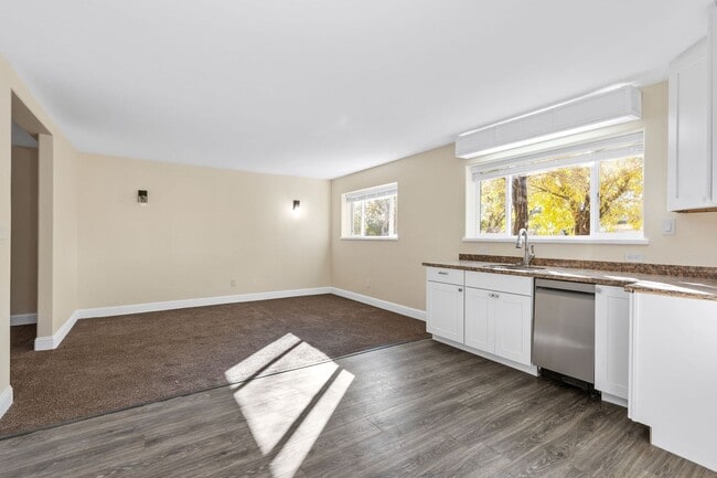 Building Photo - 1543 Estee Ave