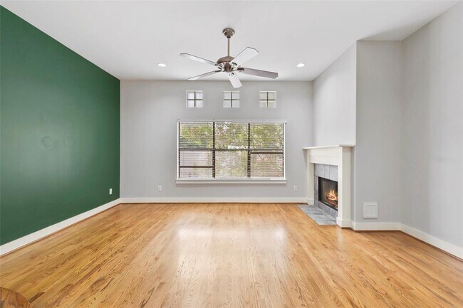 Building Photo - 1604 Reinerman St