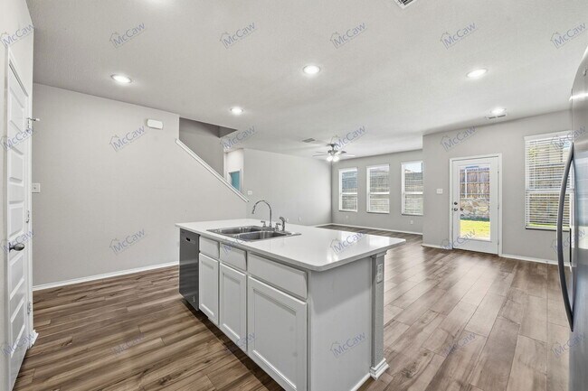 Building Photo - 8005 Gangway Dr