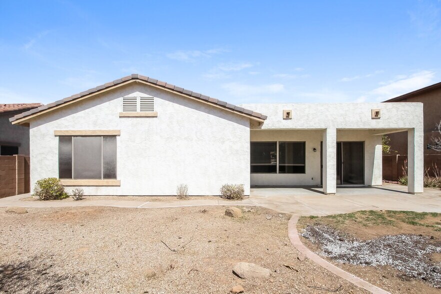 Building Photo - 513 W Remington Dr