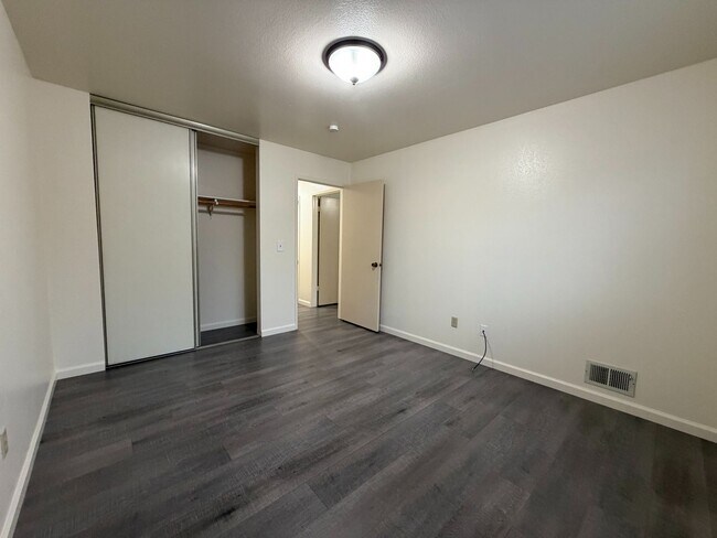 Building Photo - 745 Cedar Dr