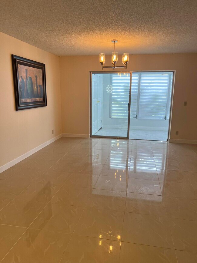 Building Photo - 131 Lake Olive Dr