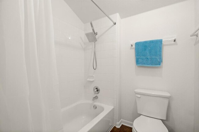 Building Photo - 1620 Bryant Dr