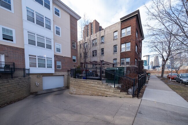 Building Photo - 310 E 18th St