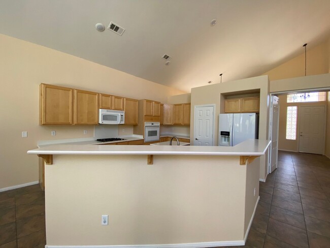 Building Photo - Great 5 Bedrooms 3.5 bath 3 car garage in ...