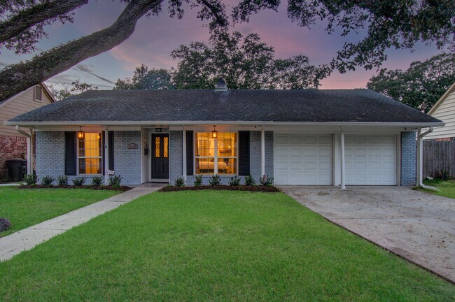 Building Photo - 11102 Hillcroft St