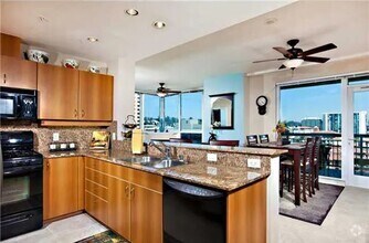 Building Photo - Gorgeous Condo with Amazing Views in La Vi...