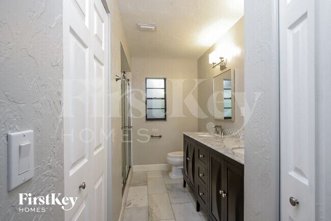 Building Photo - 6710 22nd Ave W